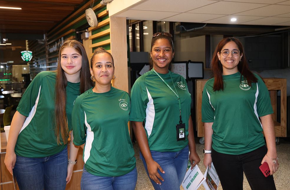 Student Ambassadors at Fall Open House 23